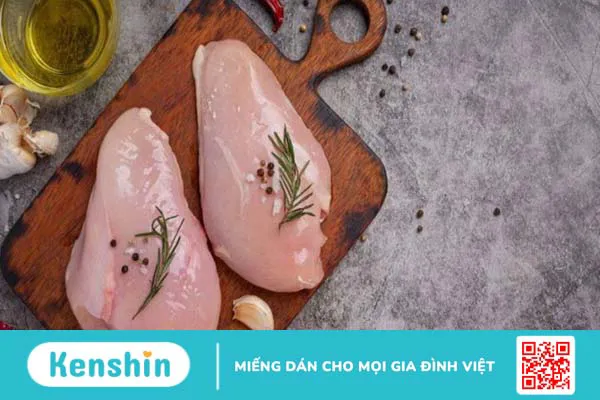 100g ức gà bao nhiêu calo? Giảm cân đúng cách với ức gà và các lưu ý