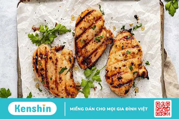 100g ức gà bao nhiêu calo? Giảm cân đúng cách với ức gà và các lưu ý