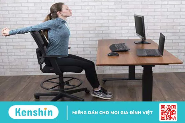 4 bài tập chống gù lưng, cong vẹo cột sống cho dân công sở