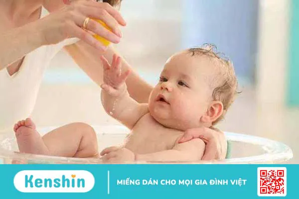 7 cách dùng tinh dầu tràm cho trẻ an toàn các mẹ cần lưu ý