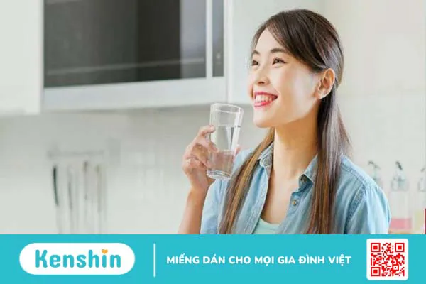 7 lợi ích và các lưu ý khi uống nước buổi sáng mọi người nên biết