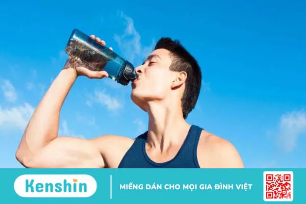 7 lợi ích và các lưu ý khi uống nước buổi sáng mọi người nên biết