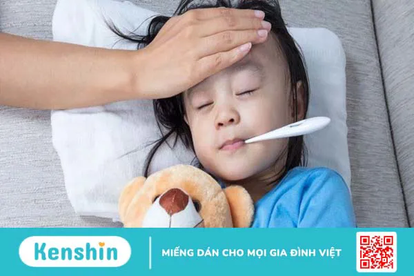 8 cách hạ sốt cho trẻ sơ sinh, trẻ nhỏ và lưu ý khi chăm sóc bé bị sốt