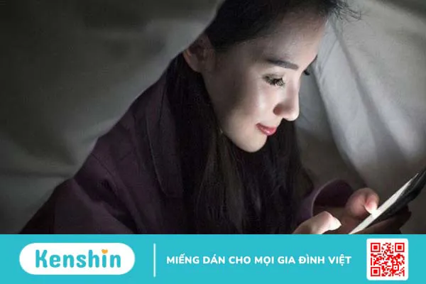 Ánh sáng xanh là gì? 9 tác hại của ánh sáng xanh với đôi mắt