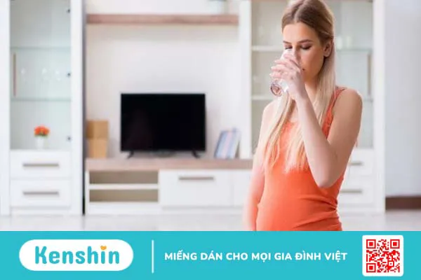 Bà bầu mấy tháng uống được nước dừa? Nên uống bao nhiêu là đủ