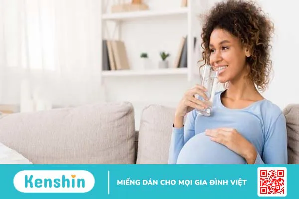 Bà bầu mấy tháng uống được nước dừa? Nên uống bao nhiêu là đủ