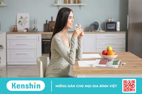 Bà bầu mấy tháng uống được nước dừa? Nên uống bao nhiêu là đủ