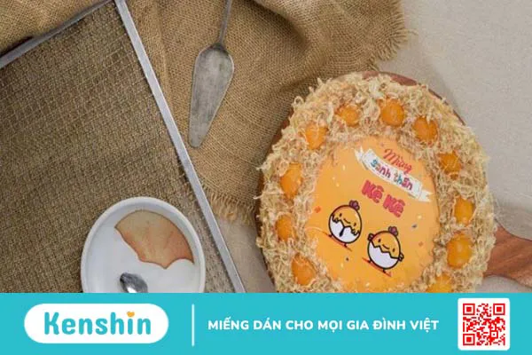 Bánh bông lan trứng muối bao nhiêu calo? Cách ăn hạn chế gây tăng cân