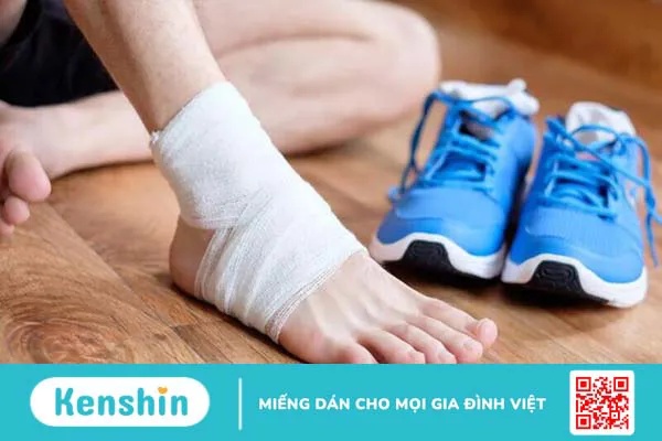 Bị bong gân chân nên làm gì? Mách bạn cách sơ cứu hiệu quả, nhanh chóng