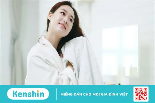 Bị cảm lạnh khi nhiễm nước mưa – Cách giữ gìn sức khỏe khi mắc mưa