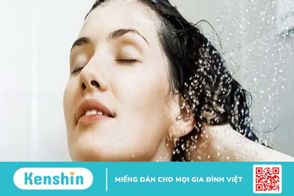 Cách gội đầu đúng cách, chuẩn salon giúp giảm gãy rụng