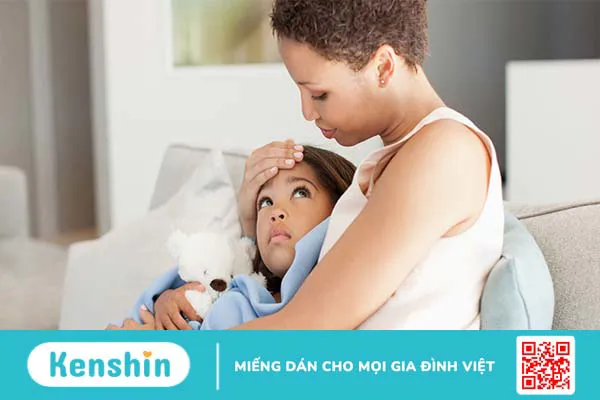 Cách hạ sốt nhanh cho trẻ theo độ tuổi và các lưu ý ba mẹ không nên bỏ qua