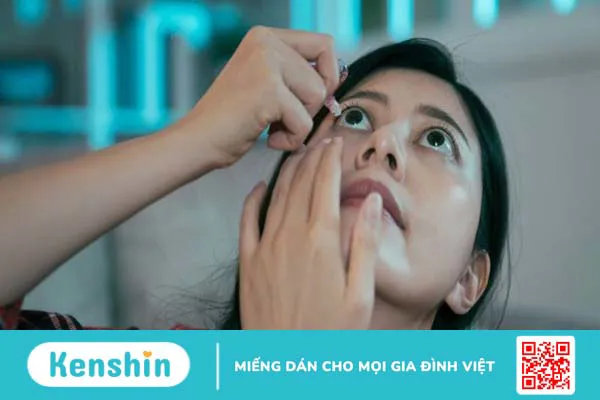 Cách sử dụng thuốc nhỏ mắt đúng cách khi trị tăng nhãn áp