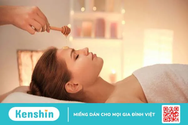 Có nên sử dụng mật ong manuka trị mụn không?