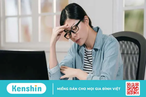 Đau đầu sau tiêm vắc-xin Covid-19 phải làm sao?