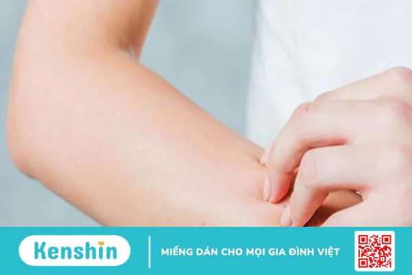 Đi mưa về nên làm gì? 10 bí quyết bảo vệ sức khỏe mùa mưa hiệu quả