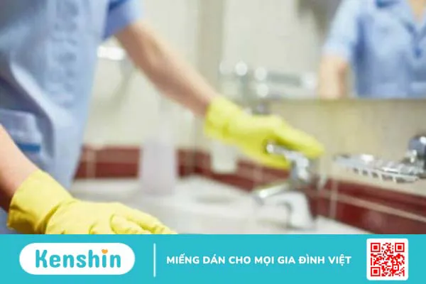 Đi mưa về nên làm gì? 10 bí quyết bảo vệ sức khỏe mùa mưa hiệu quả