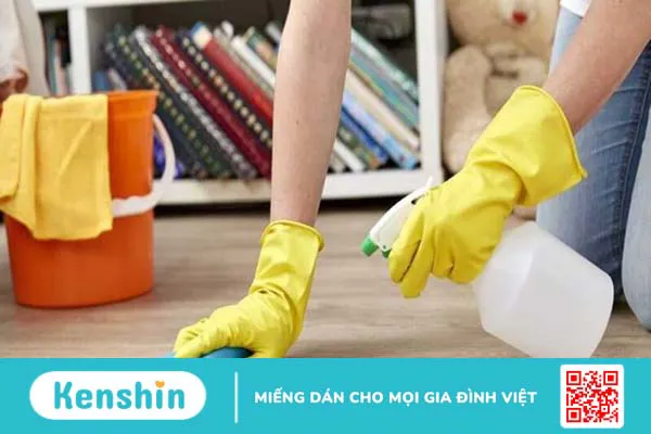 Dùng biện pháp dân gian chăm sóc trẻ bị tay chân miệng cần lưu ý gì?