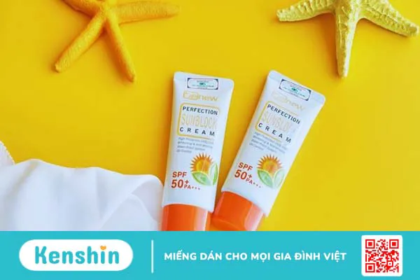 Dùng kem chống nắng bị mụn? 7 nguyên nhân gây mụn và cách khắc phục