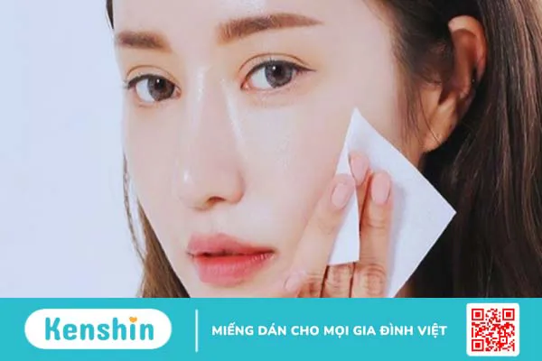 Dùng kem chống nắng bị mụn? 7 nguyên nhân gây mụn và cách khắc phục