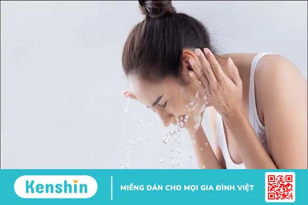 Dùng kem chống nắng có cần tẩy trang không? Các lưu ý khi tẩy trang