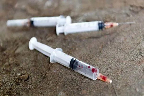 HIV lây qua đường nào? 7 tình huống lây nhiễm cần lưu ý