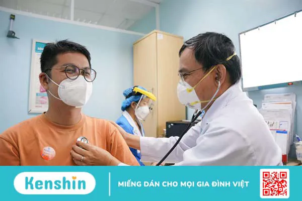 Ho khan kéo dài sau COVID-19 ở người lớn có đáng lo ngại không?