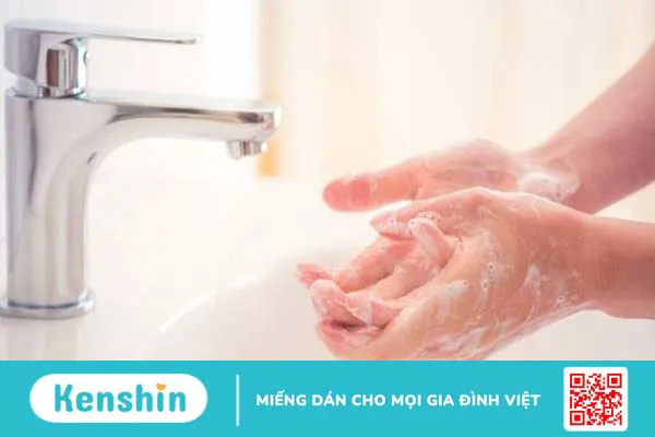 Lấy gỉ mũi đúng cách cho người lớn: 6 điều bạn cần lưu ý