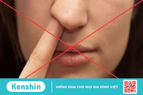 Lấy gỉ mũi đúng cách cho người lớn: 6 điều bạn cần lưu ý