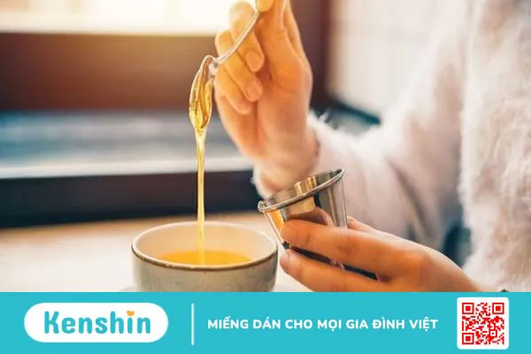 Mật ong bao nhiêu calo? Uống mật ong có béo không? Lưu ý khi dùng