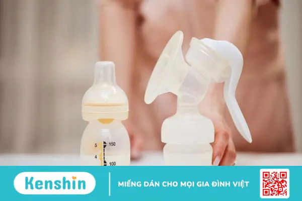 Mẹ bị COVID-19 cho con bú sữa mẹ có được không?