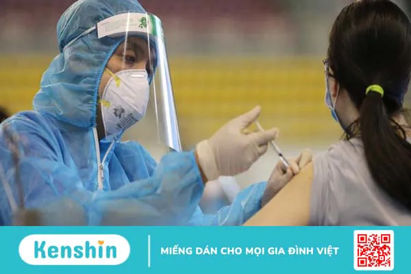 Nặng đầu, tê tay chân sau tiêm ngừa Vaccine Pfizer là sao?