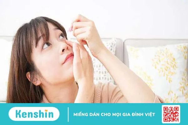 Nhỏ mắt nhiều có hại không? 5 tác hại của thuốc nhỏ mắt