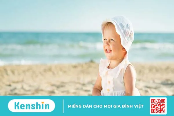 Những lưu ý khi dẫn bé đi tắm biển vào mùa hè