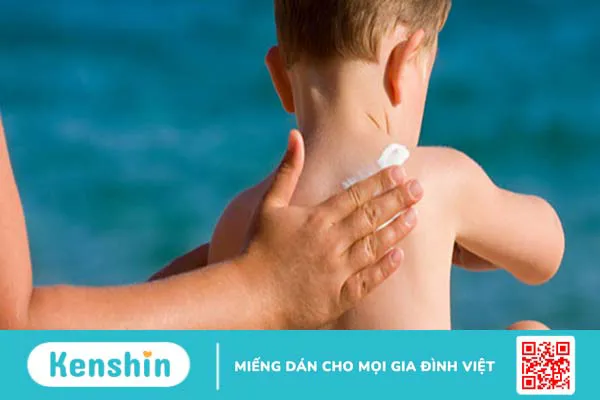 Những lưu ý khi dẫn bé đi tắm biển vào mùa hè