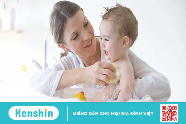 Những lưu ý khi dẫn bé đi tắm biển vào mùa hè