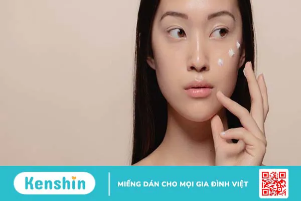 Retinol có thể trị mụn trứng cá không? Cách sử dụng retinol trị mụn đúng cách, an toàn