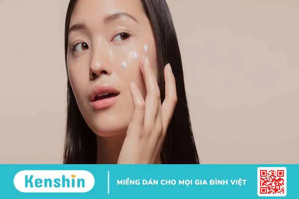 Serum Vitamin C có tác dụng gì với da mặt? Lưu ý khi dùng vitamin C