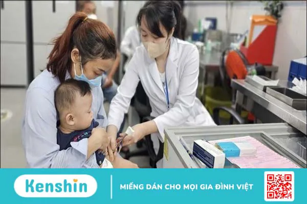 Tiêm phòng bạch hầu cho trẻ và các lưu ý bố mẹ nên biết