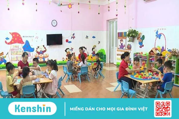 Trẻ bị tay chân miệng nên ăn gì và kiêng ăn gì để nhanh khỏi?