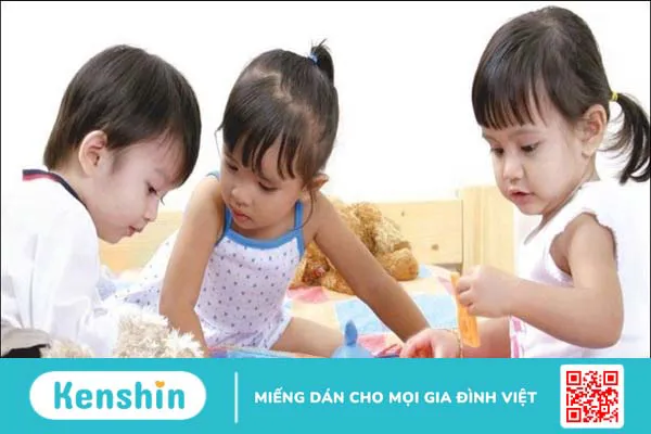 Trẻ bị tay chân miệng nên ăn gì và kiêng ăn gì để nhanh khỏi?