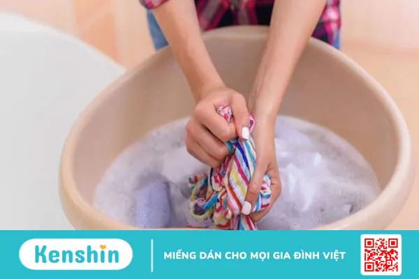 Trẻ bị tay chân miệng nên ăn gì và kiêng ăn gì để nhanh khỏi?