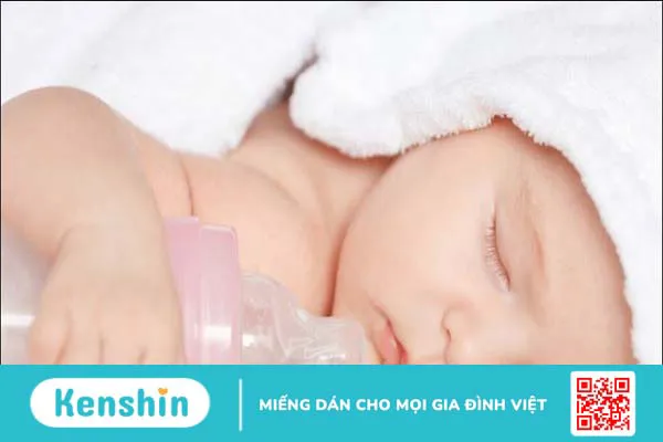 Trẻ bỏ bú bình phải làm sao? Nguyên nhân trẻ bỏ bú bình và cách xử lý