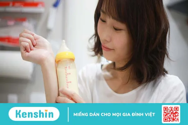 Trẻ bỏ bú bình phải làm sao? Nguyên nhân trẻ bỏ bú bình và cách xử lý