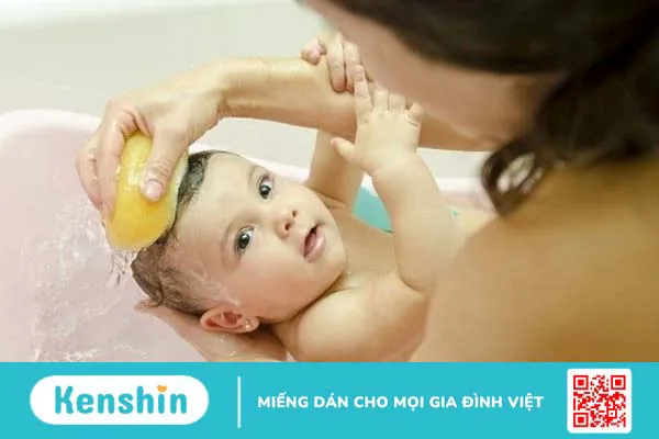 Trẻ sơ sinh bị đau mắt đỏ: Nguyên nhân do đâu và cách xử lý