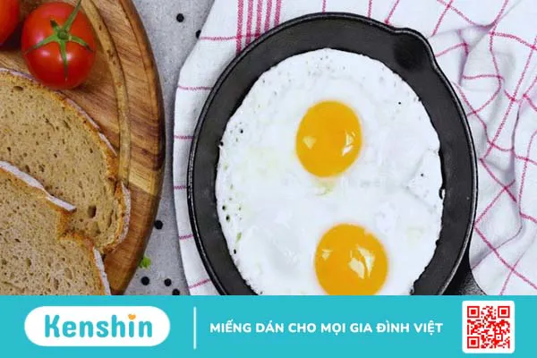 Trứng chiên bao nhiêu calo? Ăn trứng chiên có béo không? Lưu ý khi ăn