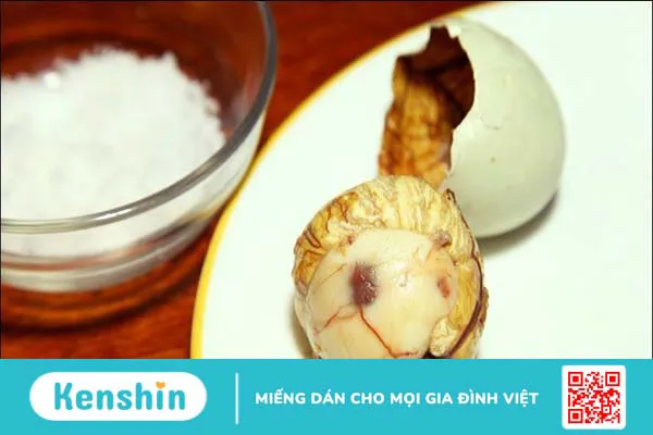 Trứng vịt lộn bao nhiêu calo? Ăn trứng vịt lộn có béo không?