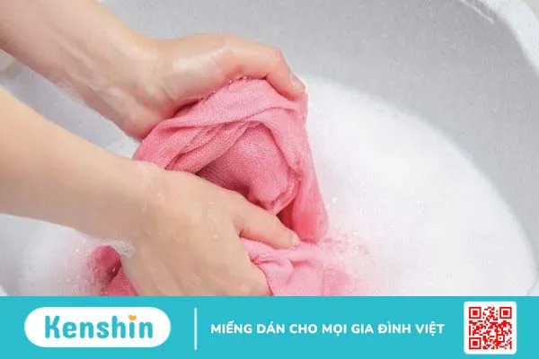 Virus corona sống trên quần áo bao lâu?