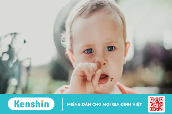 Xì mũi ra máu là bệnh gì? Có nguy hiểm không?