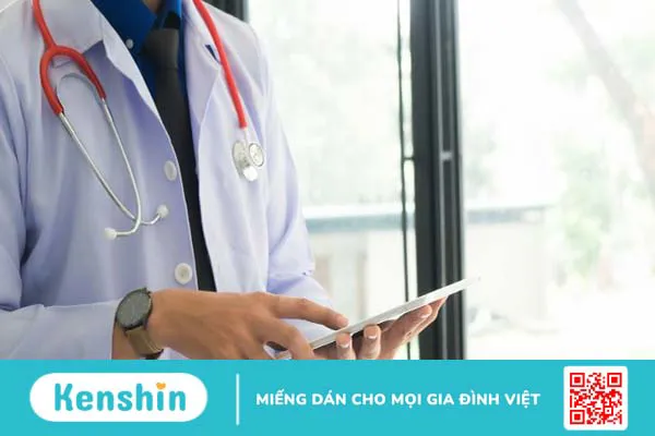 Xì mũi ra máu là bệnh gì? Có nguy hiểm không?